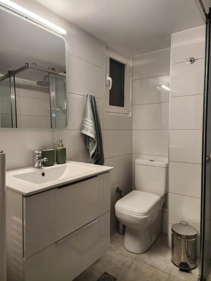 Newly Renovated Apartment 7 Min Walk From Acropolis Aten Exteriör bild