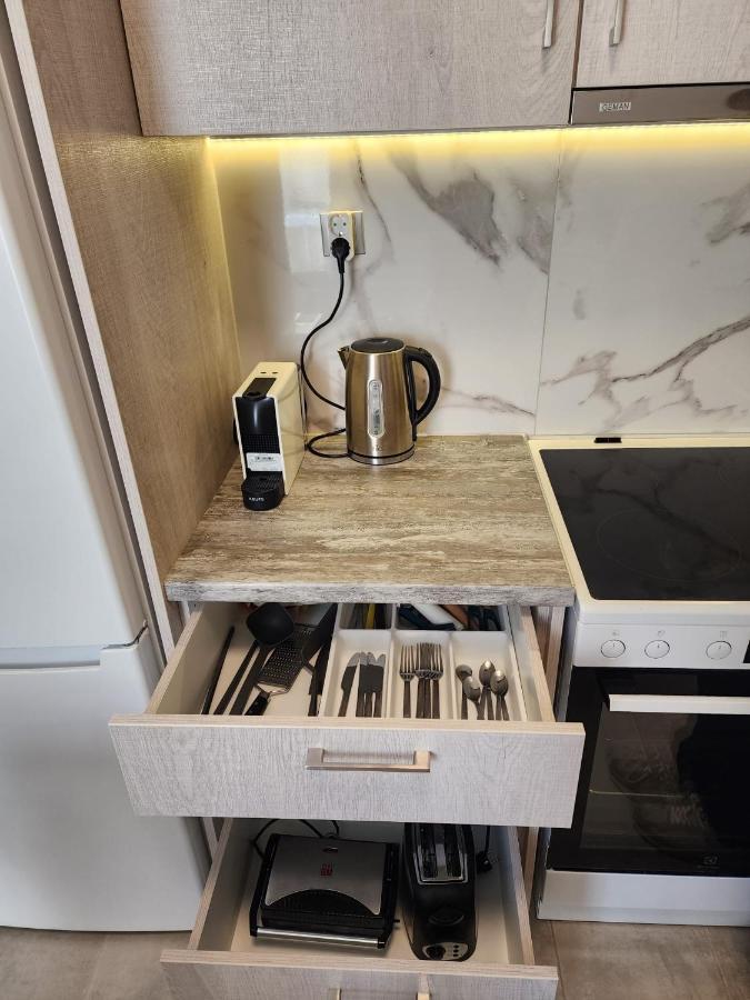 Newly Renovated Apartment 7 Min Walk From Acropolis Aten Exteriör bild