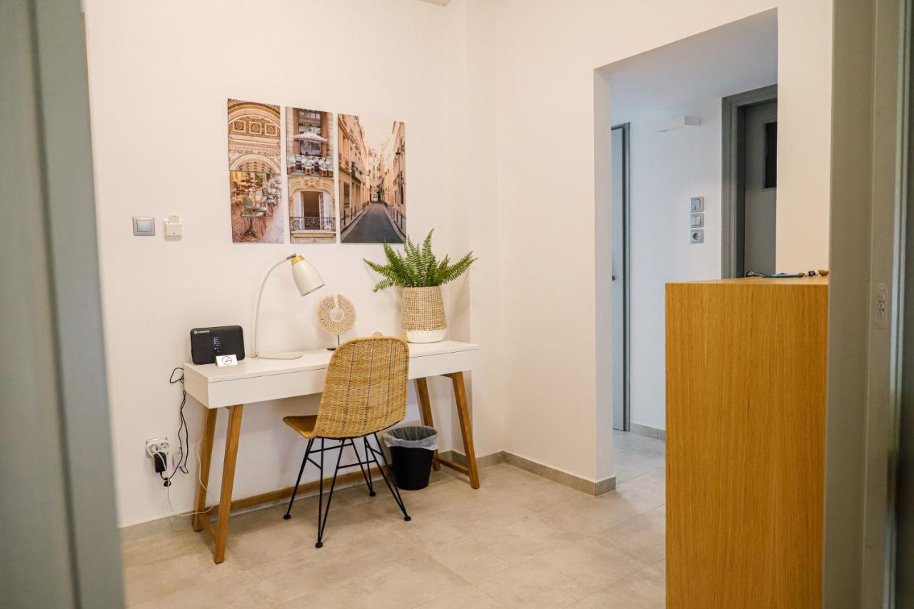 Newly Renovated Apartment 7 Min Walk From Acropolis Aten Exteriör bild
