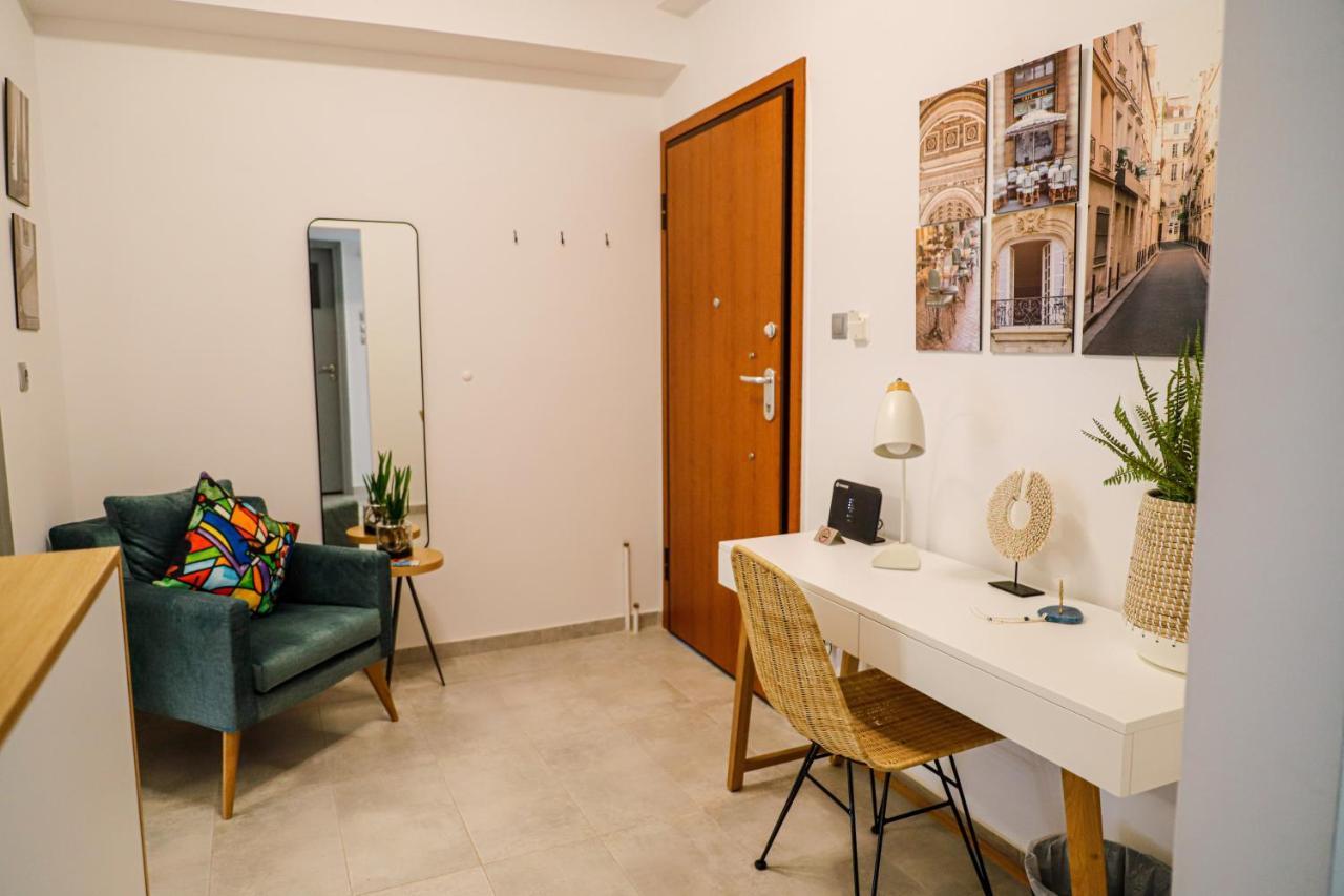 Newly Renovated Apartment 7 Min Walk From Acropolis Aten Exteriör bild