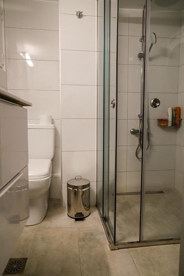 Newly Renovated Apartment 7 Min Walk From Acropolis Aten Exteriör bild
