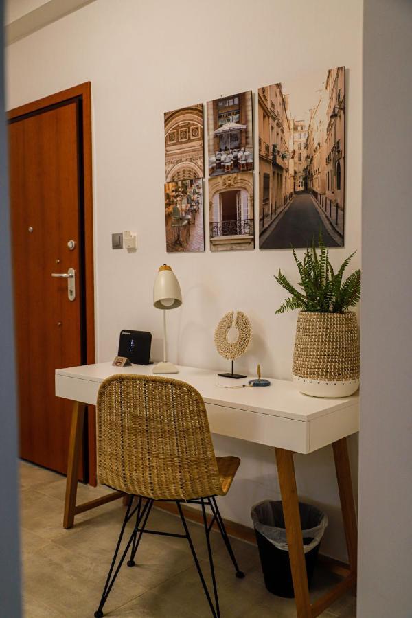 Newly Renovated Apartment 7 Min Walk From Acropolis Aten Exteriör bild