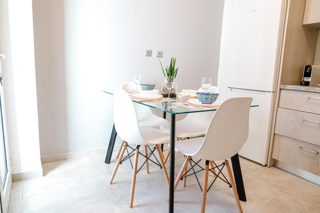 Newly Renovated Apartment 7 Min Walk From Acropolis Aten Exteriör bild