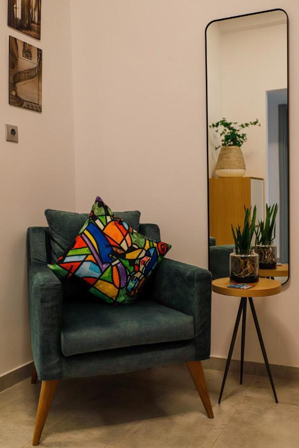 Newly Renovated Apartment 7 Min Walk From Acropolis Aten Exteriör bild