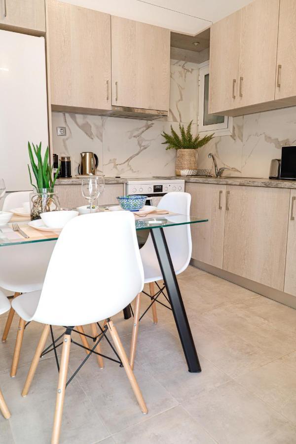 Newly Renovated Apartment 7 Min Walk From Acropolis Aten Exteriör bild