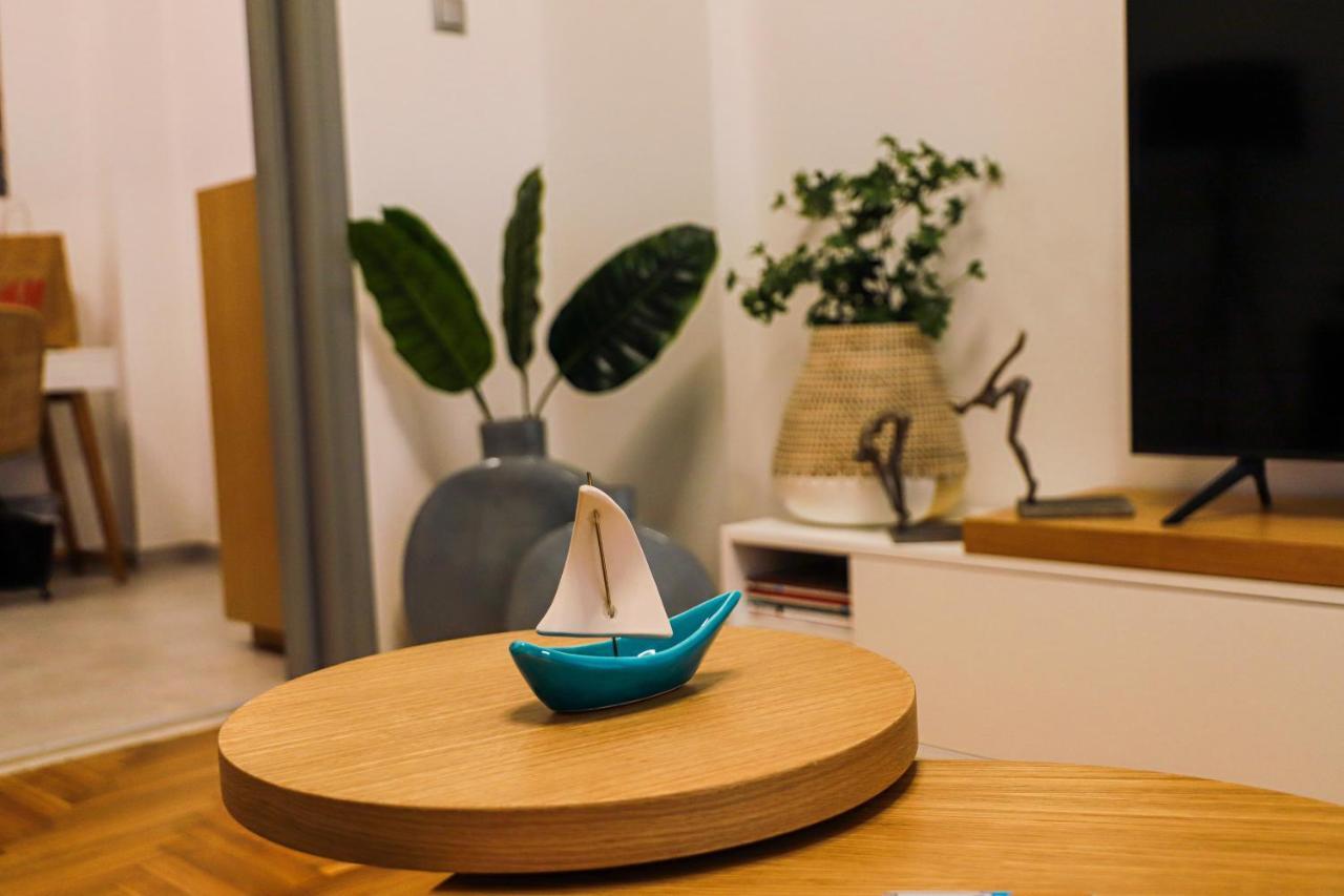 Newly Renovated Apartment 7 Min Walk From Acropolis Aten Exteriör bild