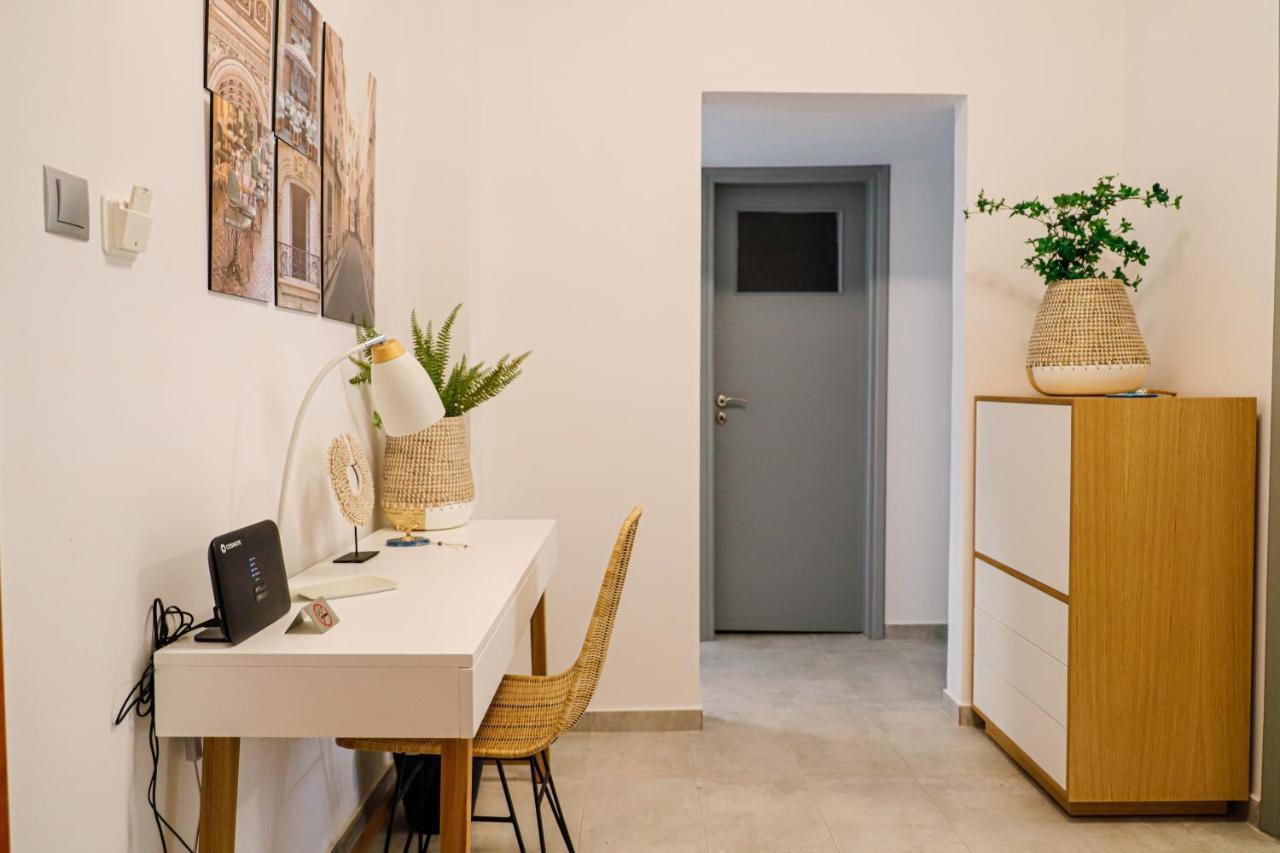 Newly Renovated Apartment 7 Min Walk From Acropolis Aten Exteriör bild