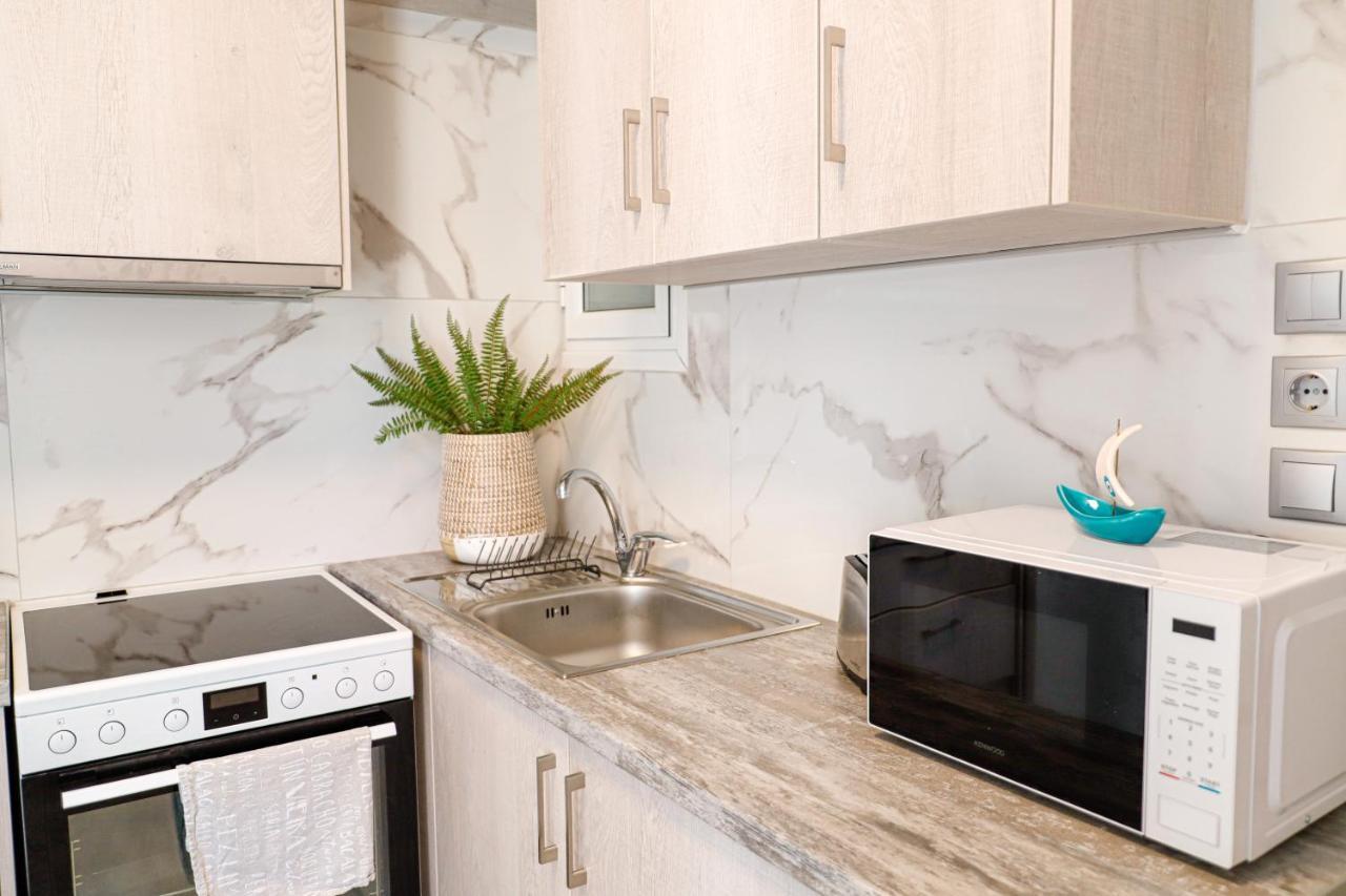 Newly Renovated Apartment 7 Min Walk From Acropolis Aten Exteriör bild