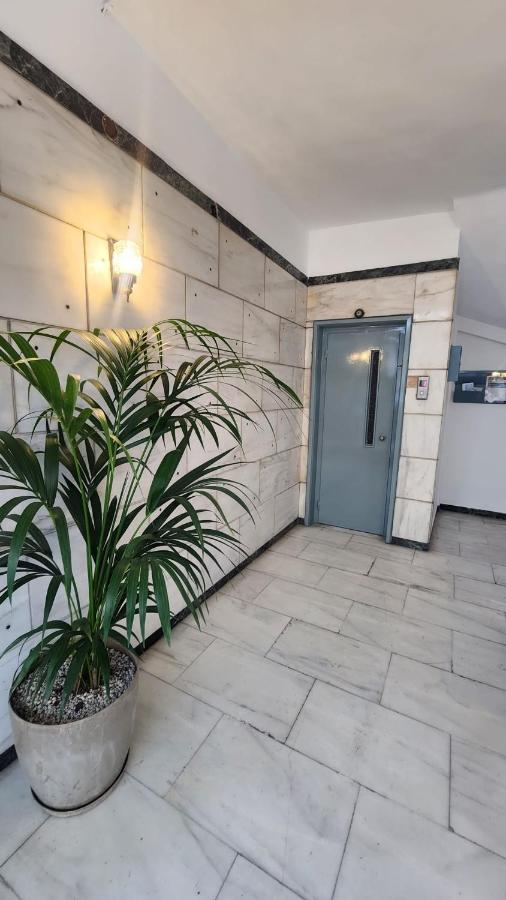 Newly Renovated Apartment 7 Min Walk From Acropolis Aten Exteriör bild